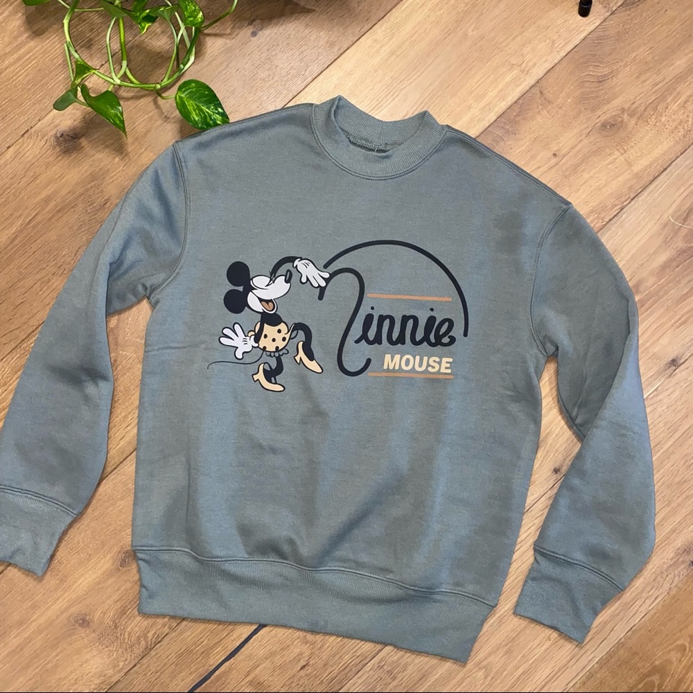 Disney NWT Minnie Mouse Crew